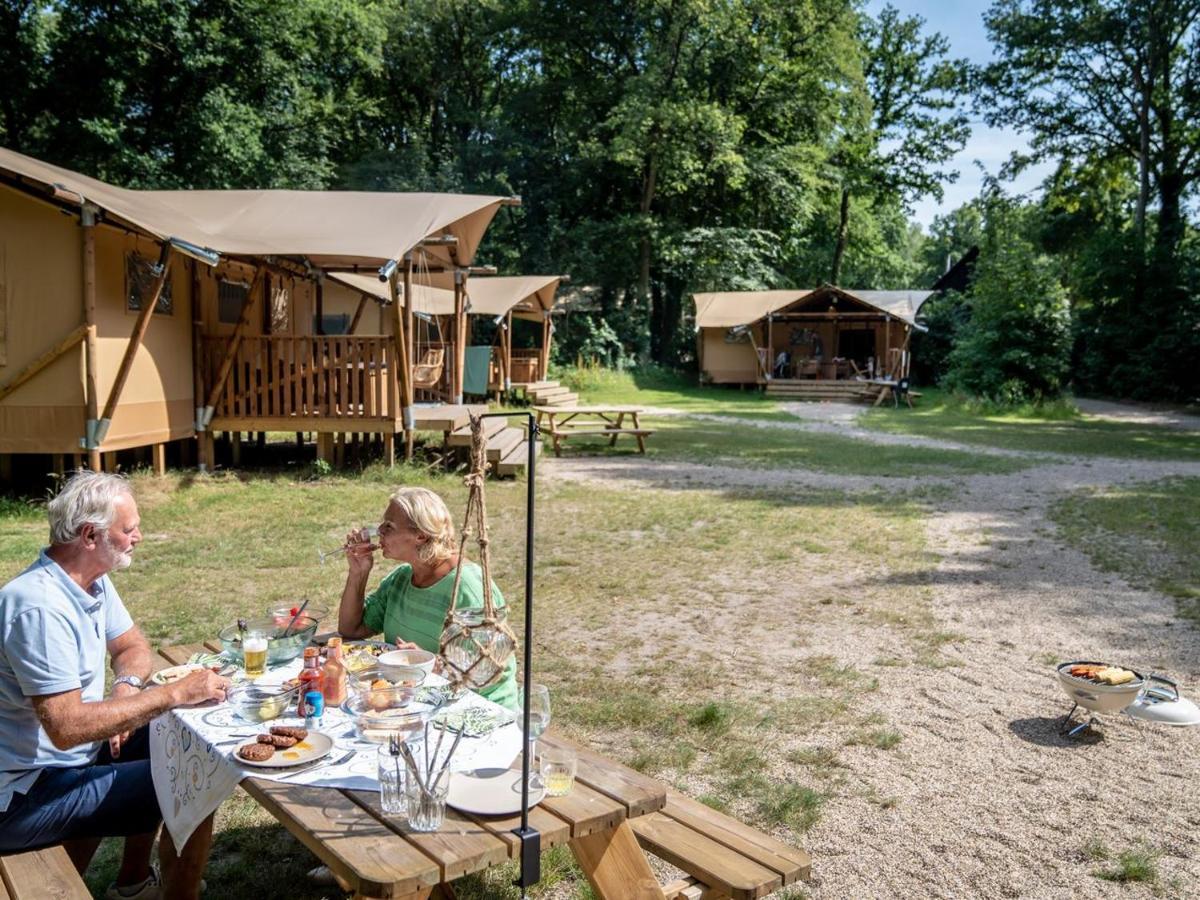 Отель Landal Gooise Heide Хюйцен Экстерьер фото